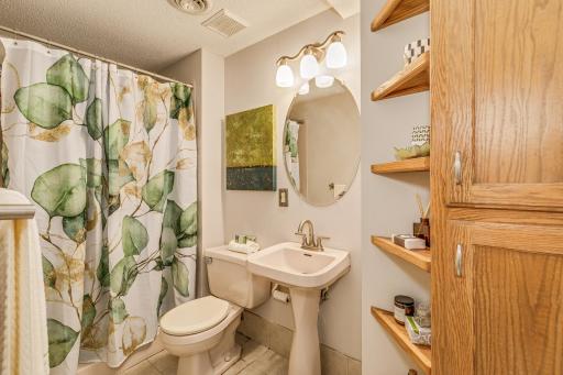 201 75th Avenue N, Brooklyn Park, MN 55444