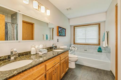 201 75th Avenue N, Brooklyn Park, MN 55444