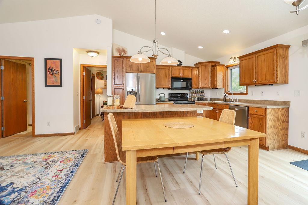 Dining & Kitchen