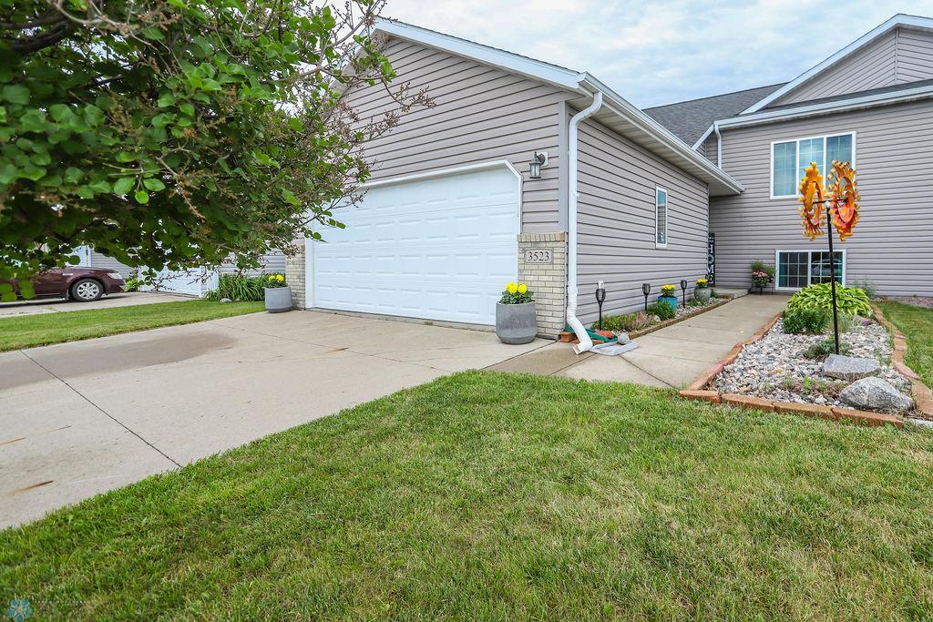 Welcome to 3523 Eagle Run Dr!
