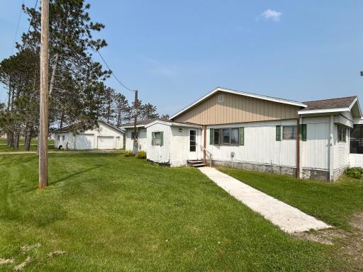 726 1st St E, Deer River, MN 56636