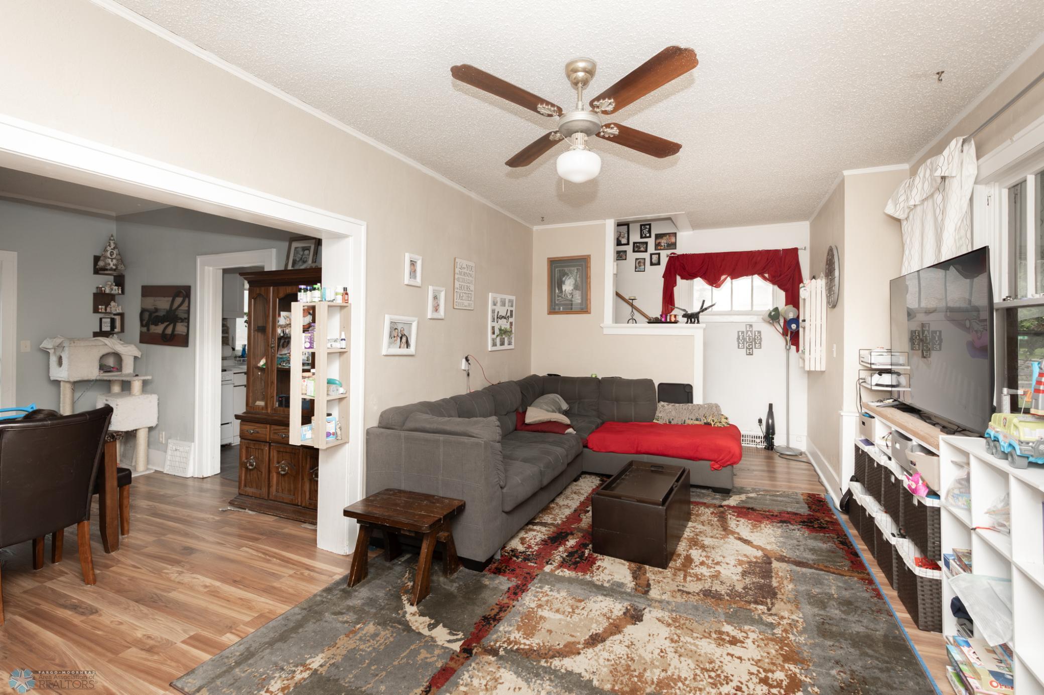 Living room + NEW flooring