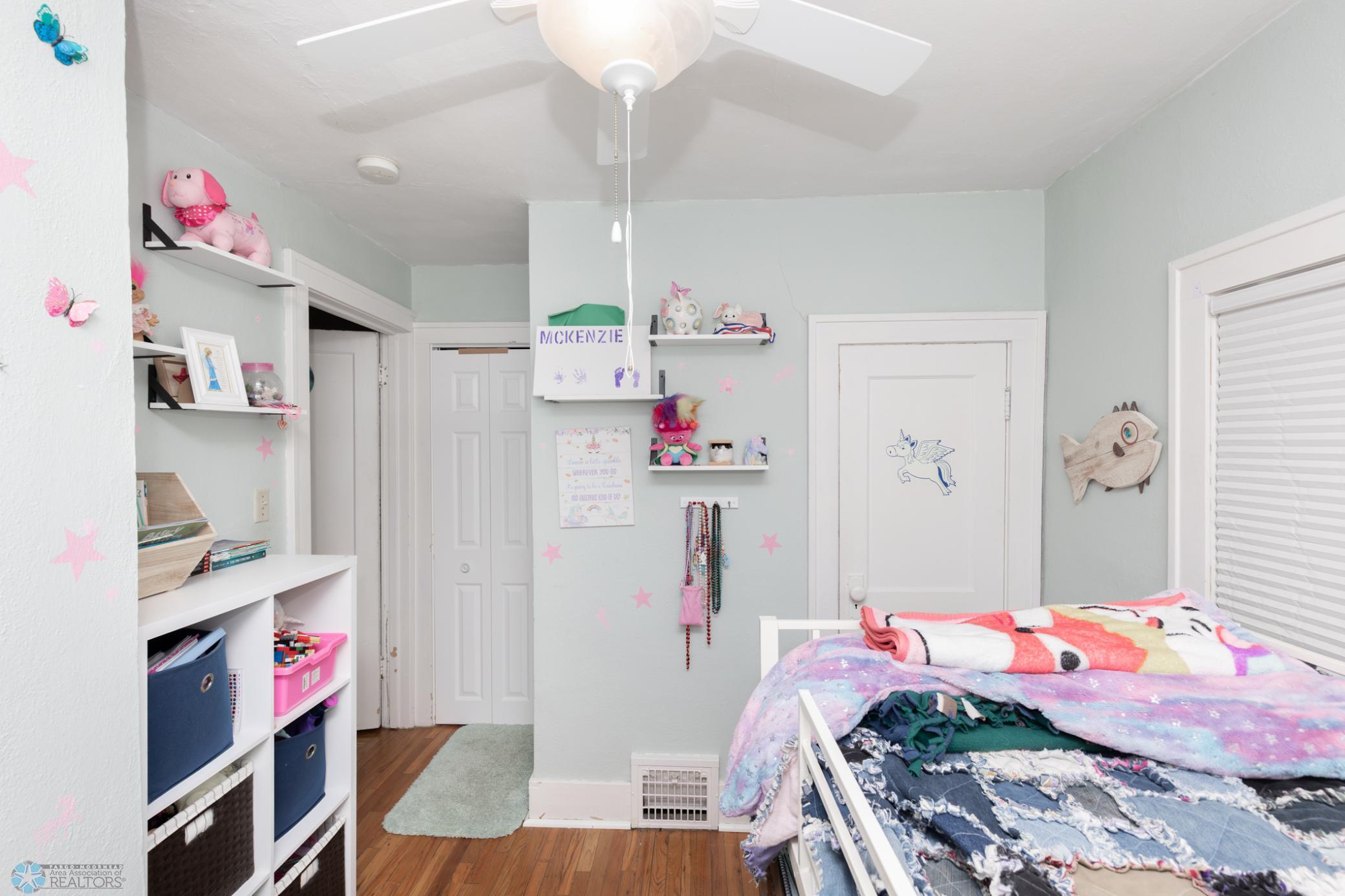 2nd bedroom