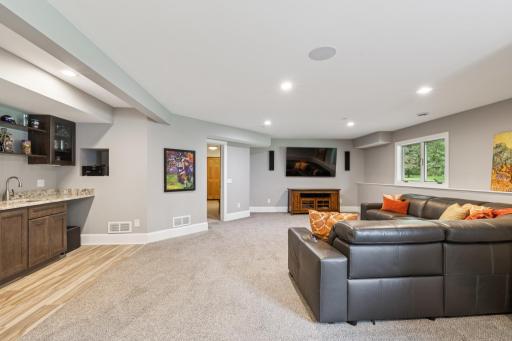 13_10353_Yates_Dr_N_Minneapolis_MN_55443_USA-Living_room-HT8A0016.jpg