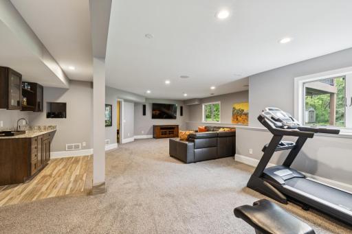 16_10353_Yates_Dr_N_Minneapolis_MN_55443_USA-Living_room-HT8A0031.jpg
