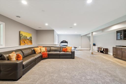 14_10353_Yates_Dr_N_Minneapolis_MN_55443_USA-Living_room-HT8A0021.jpg