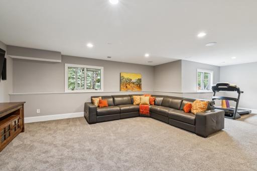12_10353_Yates_Dr_N_Minneapolis_MN_55443_USA-Living_room-HT8A0011.jpg