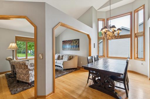 17_10353_Yates_Dr_N_Minneapolis_MN_55443_USA-Living_room-HT8A9820.jpg