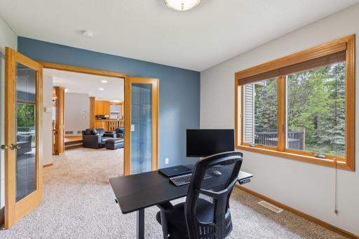 25_10353_Yates_Dr_N_Minneapolis_MN_55443_USA-Living_room-HT8A9920.jpg
