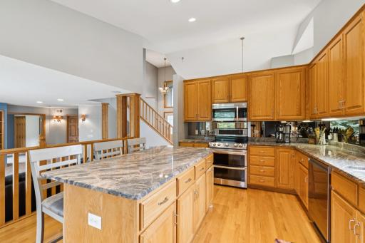 31_10353_Yates_Dr_N_Minneapolis_MN_55443_USA-Kitchen-HT8A9875.jpg
