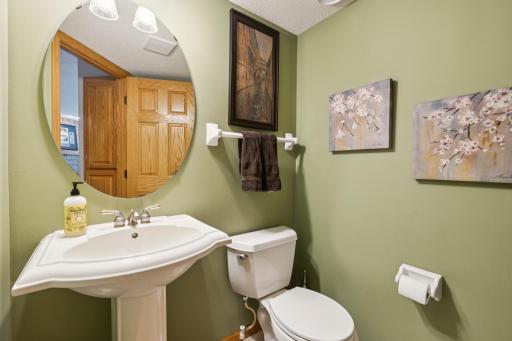 46_10353_Yates_Dr_N_Minneapolis_MN_55443_USA-Bathroom-HT8A9925.jpg