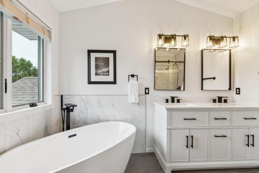 48_10353_Yates_Dr_N_Minneapolis_MN_55443_USA-Bathroom-HT8A9960.jpg
