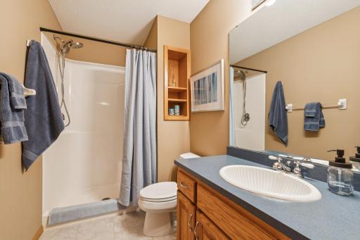 50_10353_Yates_Dr_N_Minneapolis_MN_55443_USA-Bathroom-HT8A9990.jpg