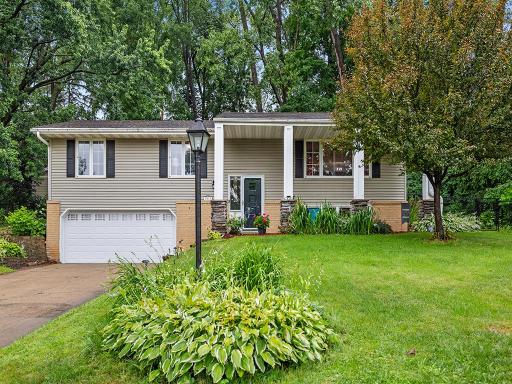 1915 Sioux Court, Burnsville, MN 55337