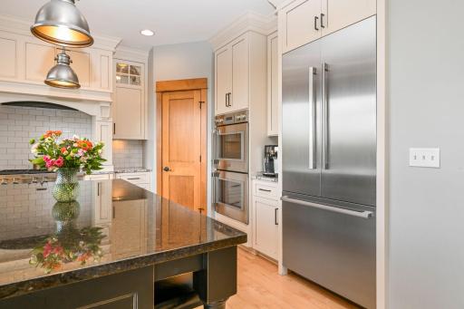 20-web-or-mls-1165 Symphony Ln 020Full.jpg