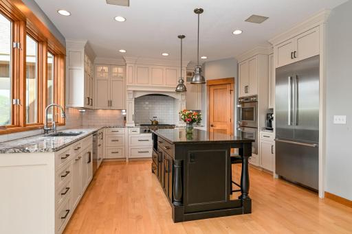 19-web-or-mls-1165 Symphony Ln 019Full.jpg