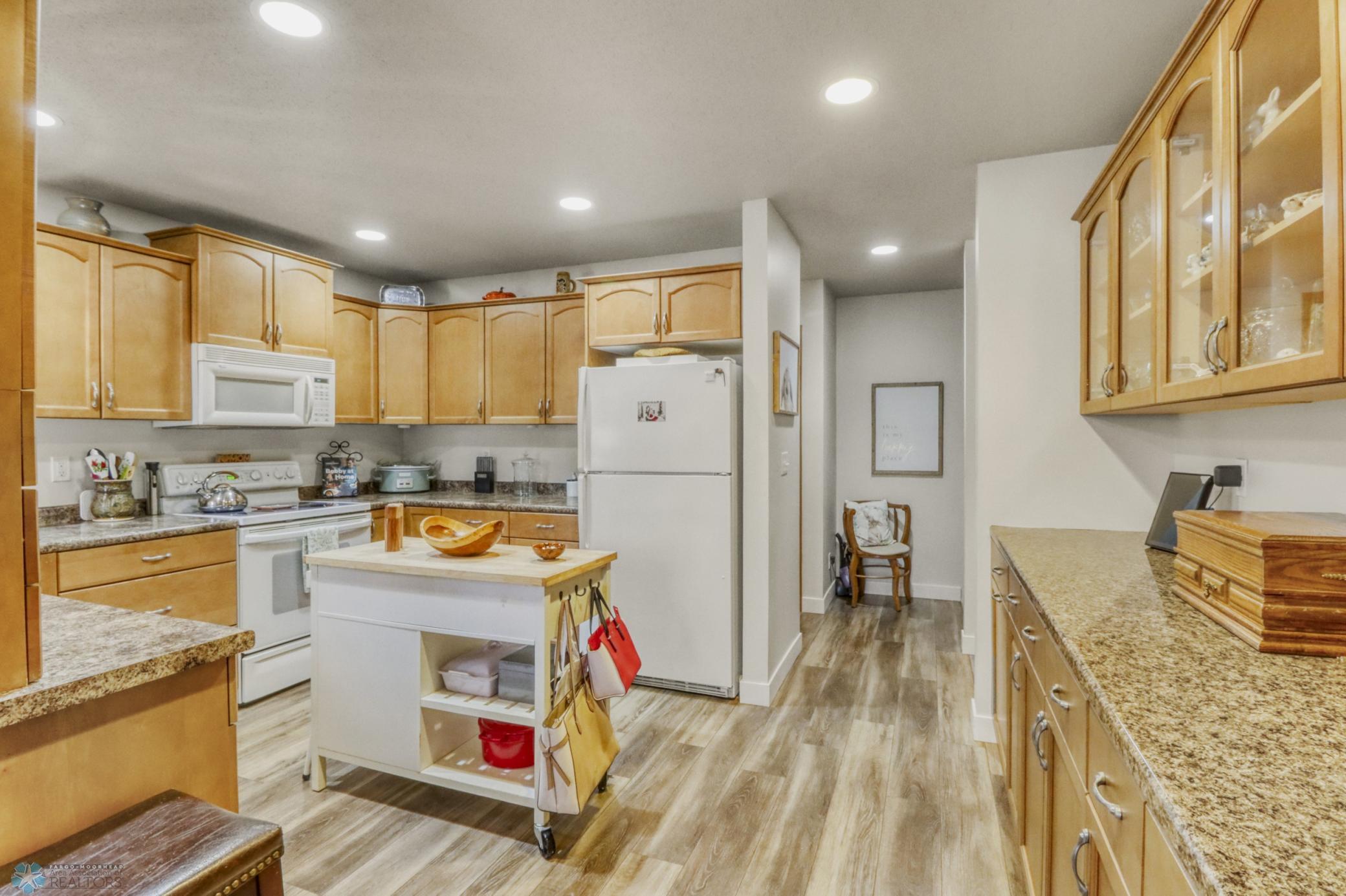 Kitchen1_0.JPG