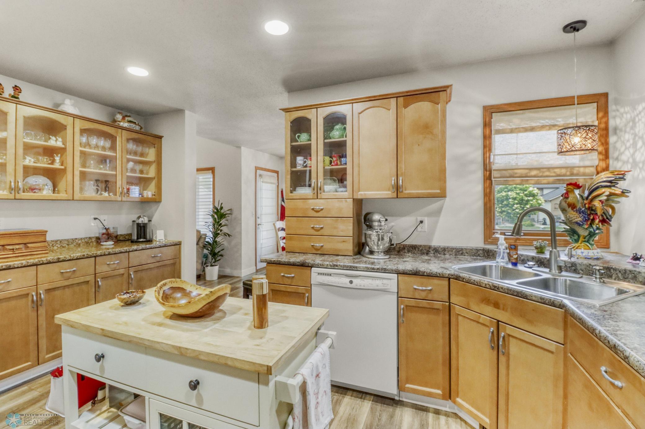 Kitchen1_3.JPG