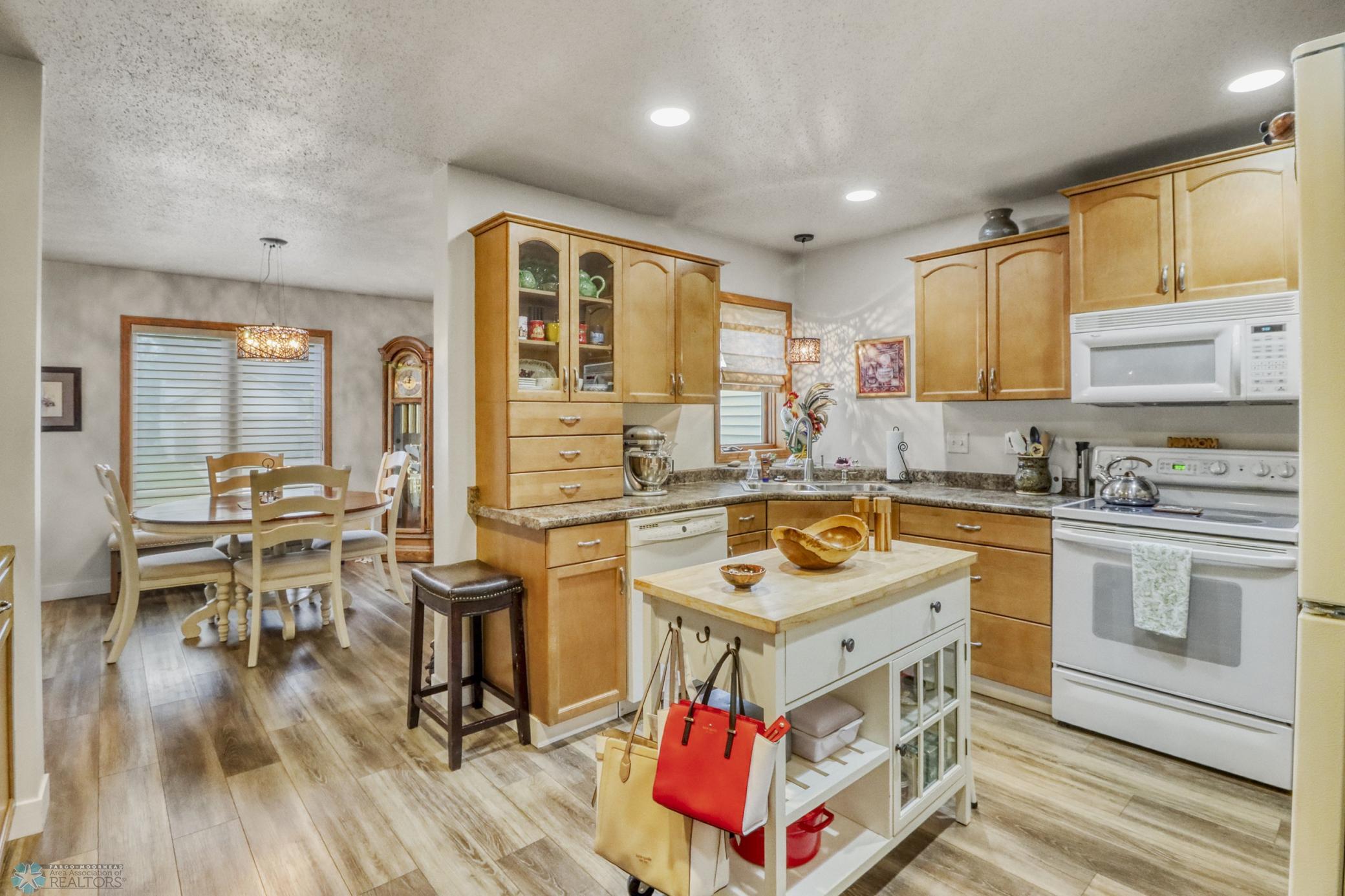 Kitchen1_6.JPG