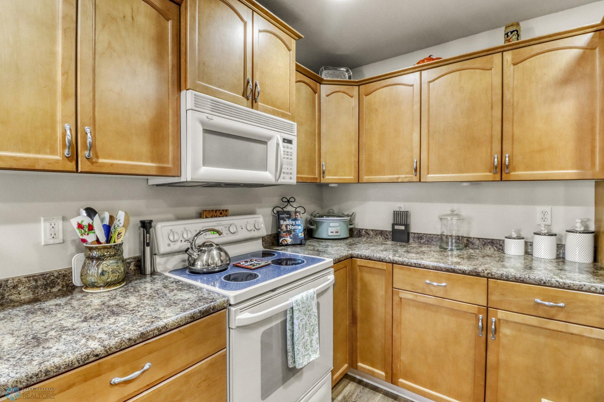 Kitchen1_5.JPG