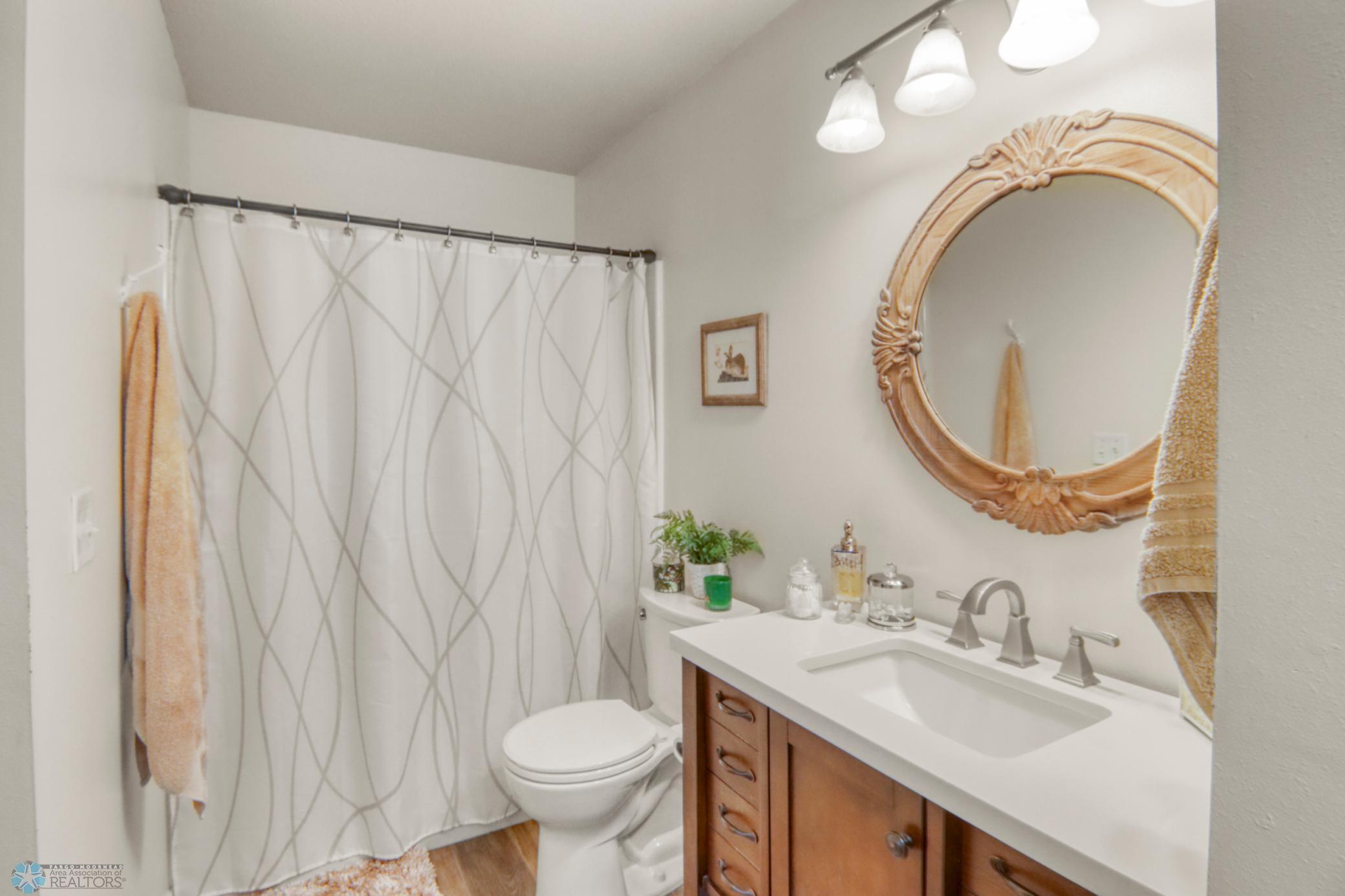 Primary Bathroom1_1.JPG