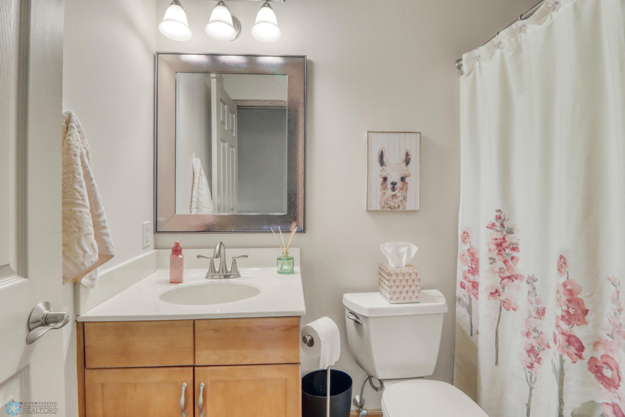 Upstairs Bathroom1_1.JPG