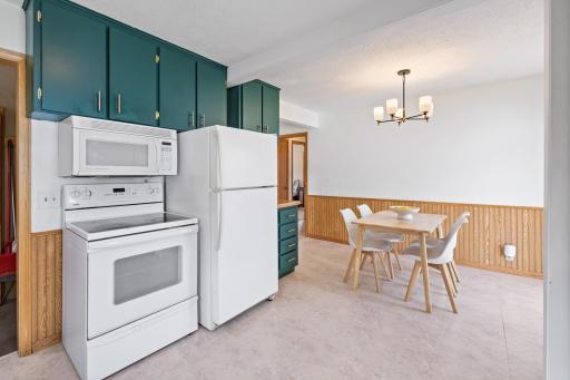 1516 Mendelssohn Avenue N, Minneapolis, MN 55427