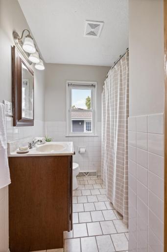 1516 Mendelssohn Avenue N, Minneapolis, MN 55427
