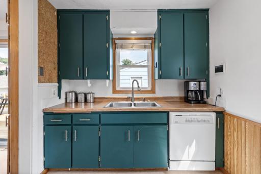 1516 Mendelssohn Avenue N, Minneapolis, MN 55427