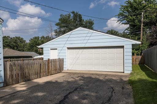 1516 Mendelssohn Avenue N, Minneapolis, MN 55427