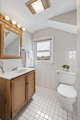 1516 Mendelssohn Avenue N, Minneapolis, MN 55427