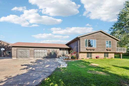 733 N Meadow Drive, Hudson, WI 54016