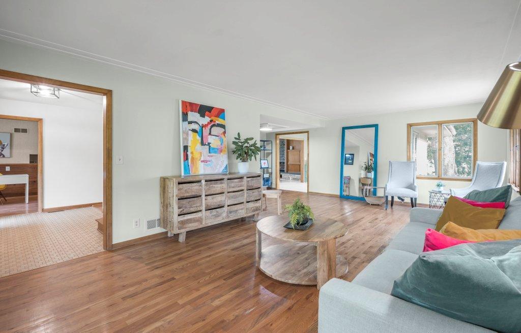 livingroom to the dining room
