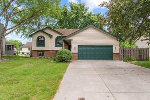 Welcome home to 1217 88th Avenue N. Located in Eastern Brooklyn Park and close to the Mississippi river.