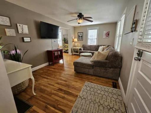 Living Room w/Hardwood Floors