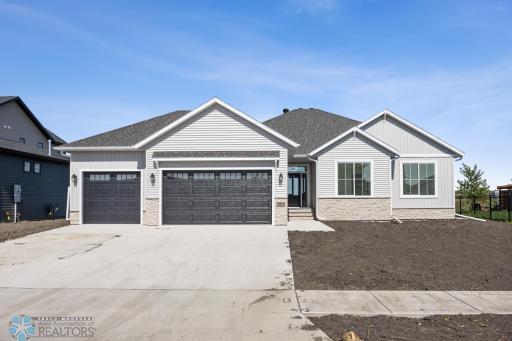 2924 Prairie Farms Circle S, Fargo, ND 58104