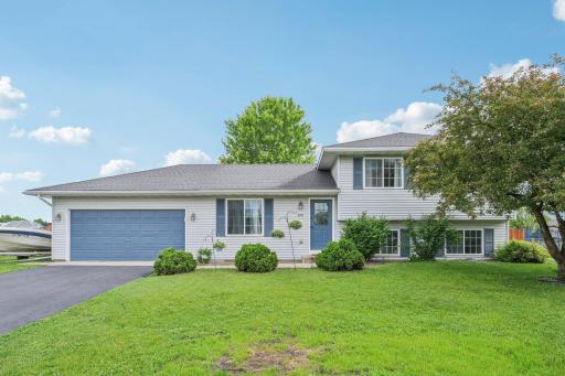 608 Frontier Circle, Belle Plaine, MN 56011