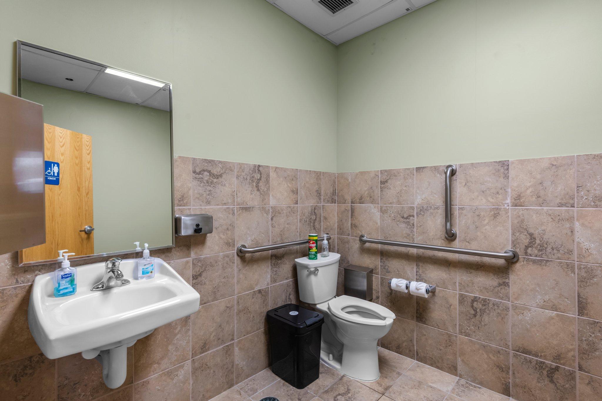 75-web-or-mls-8417 W Broadway-242.jpg
