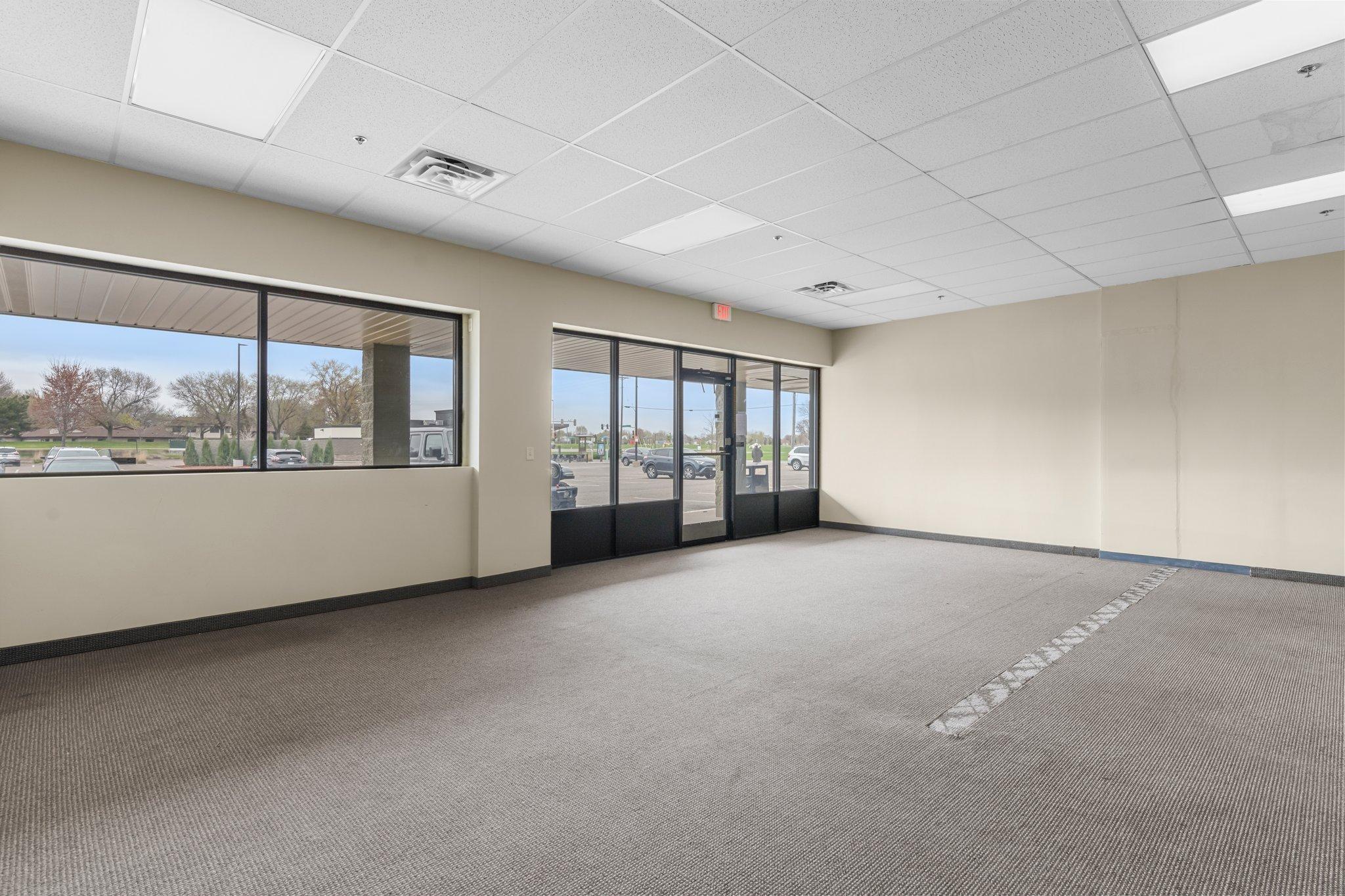 56-web-or-mls-8417 W Broadway-180.jpg
