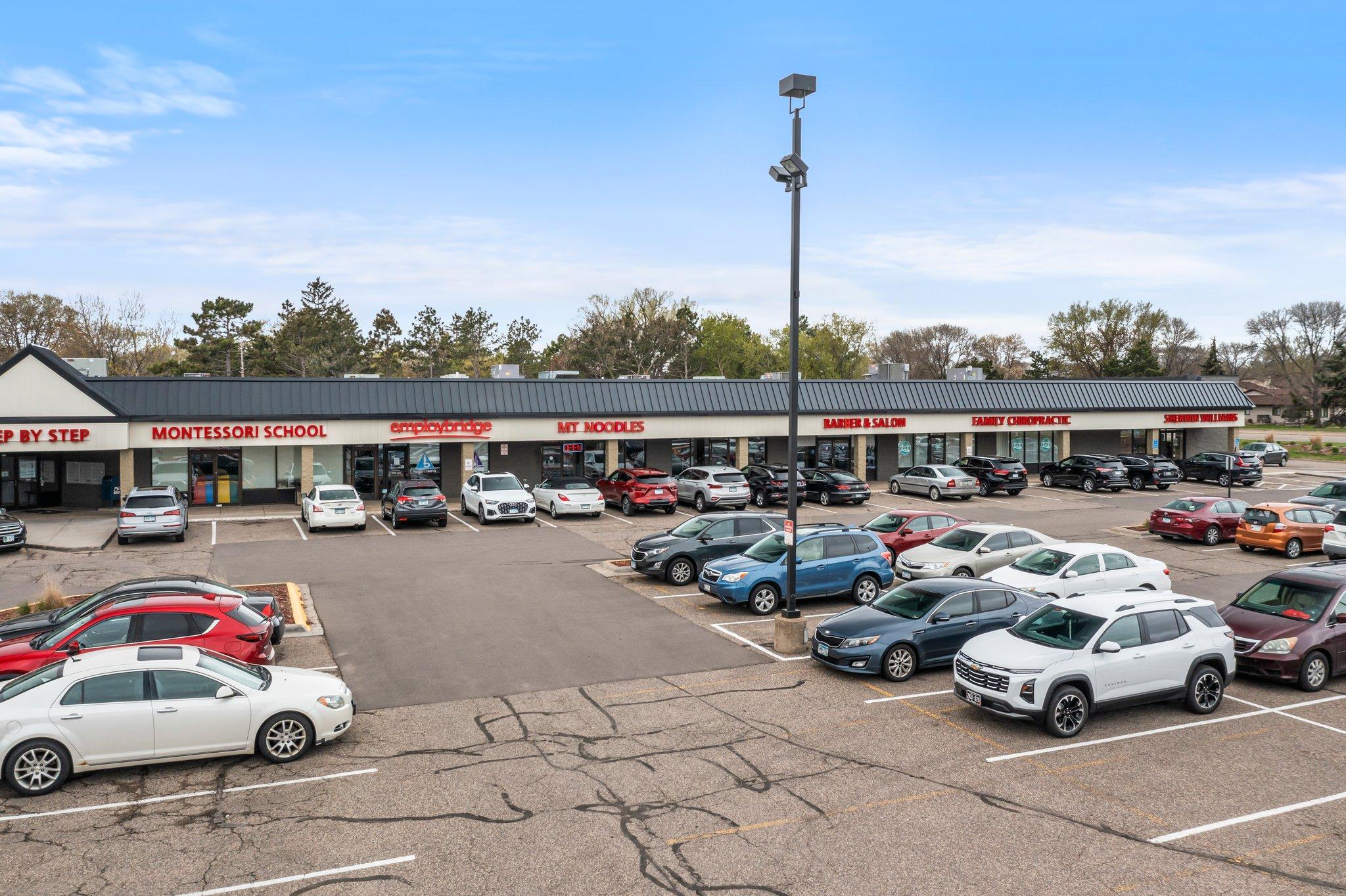 18-web-or-mls-8417 W Broadway-37.jpg