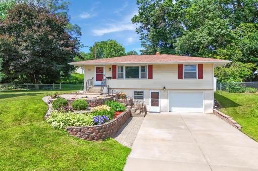 7447 Cleadis Way, Inver Grove Heights, MN 55076