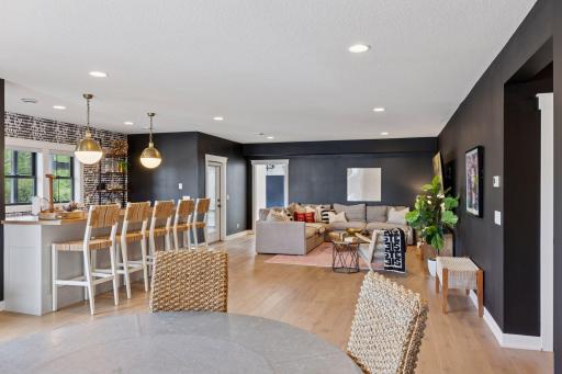 7568 Glen Alcove, Woodbury, MN 55129