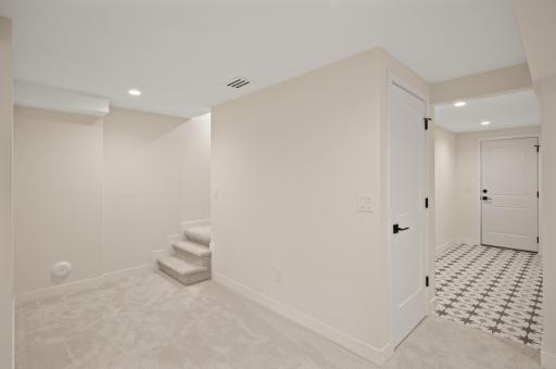 Sitting room/flex area attached to LL family room