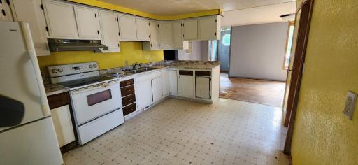 411 Governor Street, Oklee, MN 56742