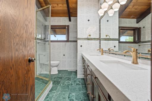 Upper level guest bath