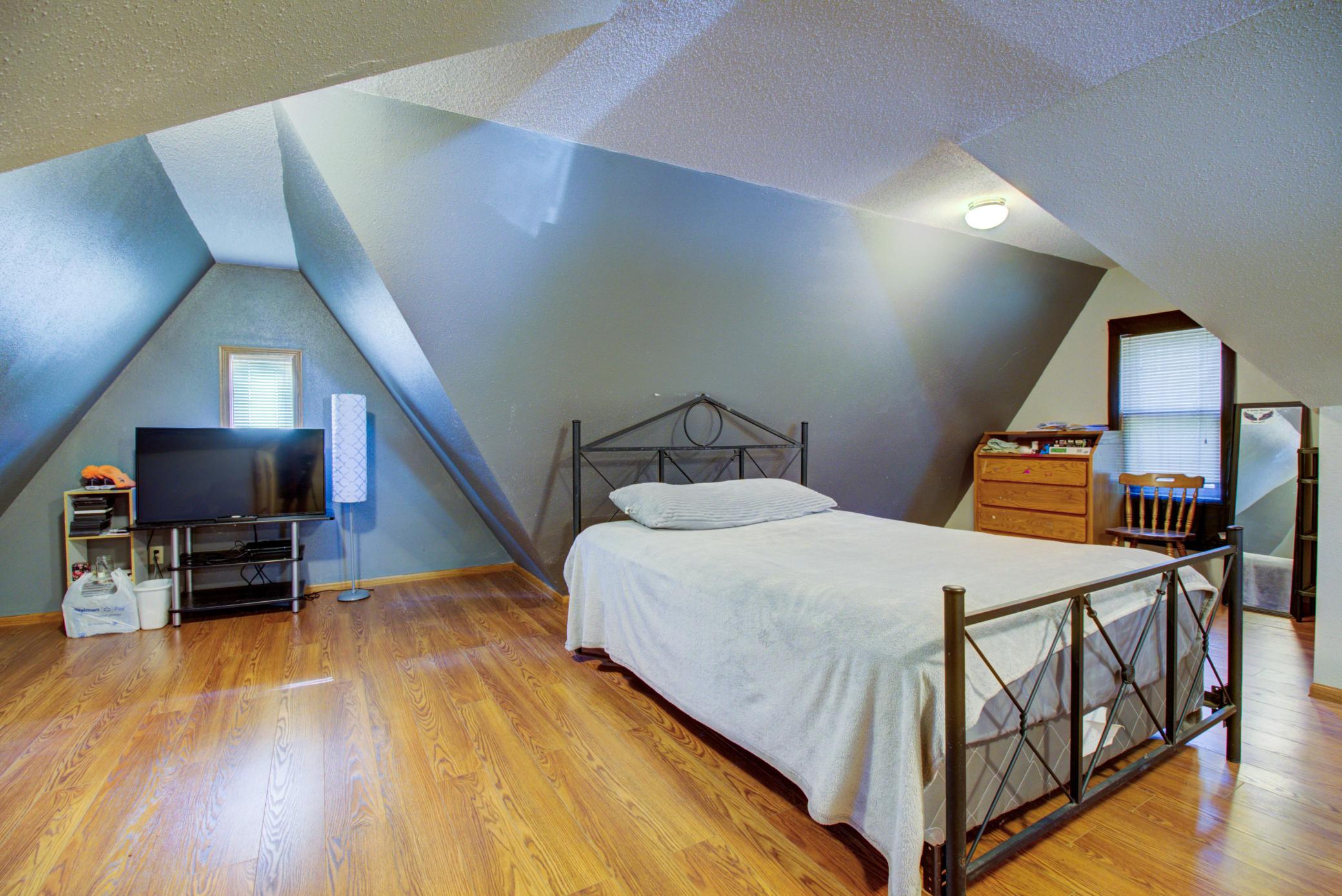 Upper bedroom