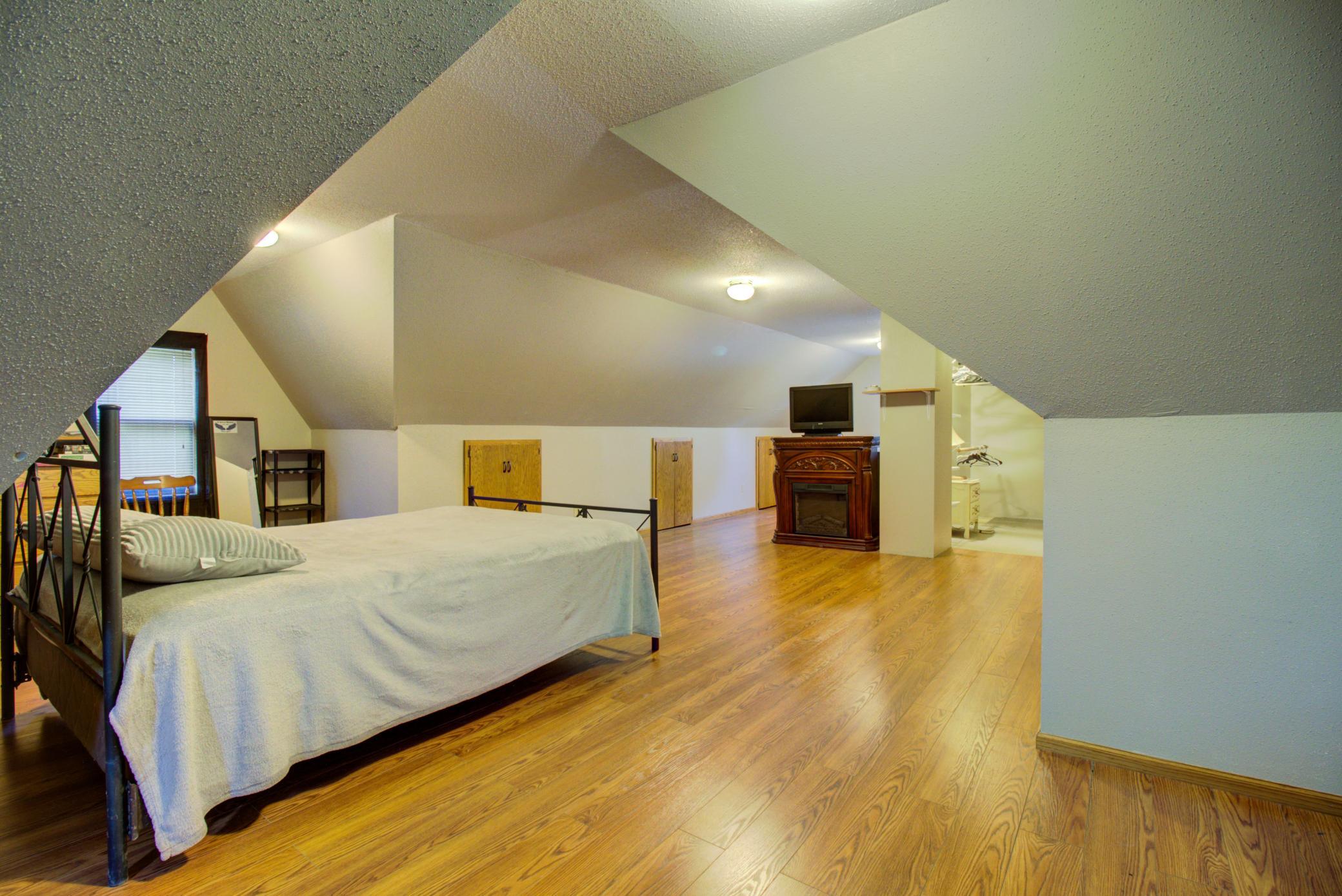 Upper bedroom