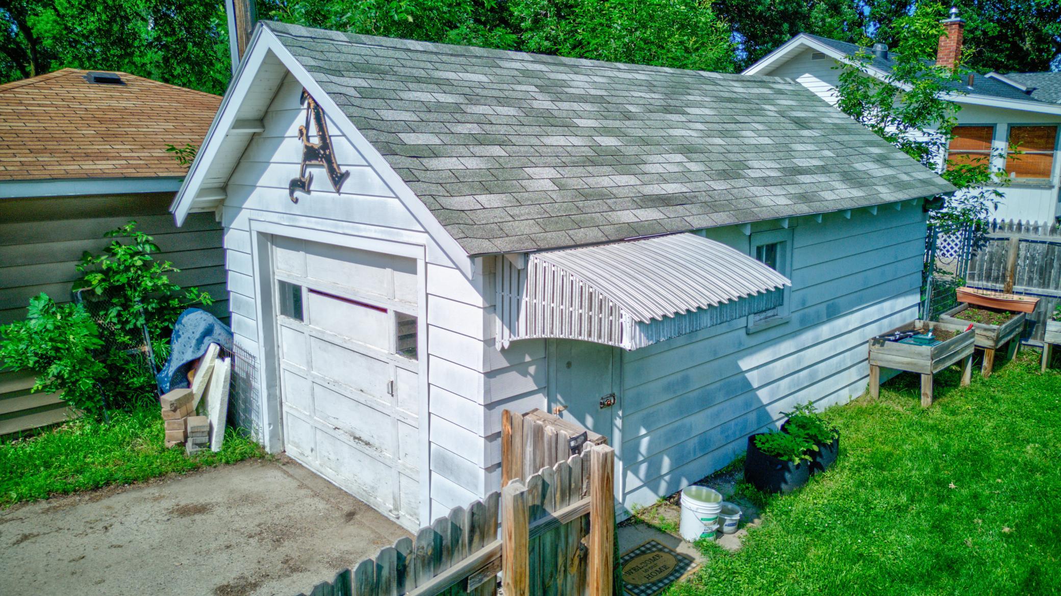 Detached garage
