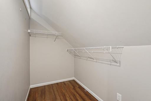 33-web-or-mls-Lafond Ave-2406-033.jpg