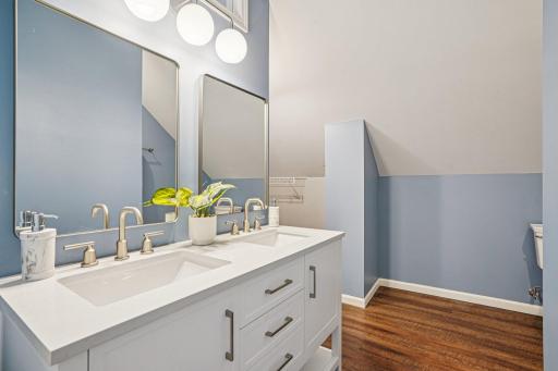 32-web-or-mls-Lafond Ave-2406-032.jpg